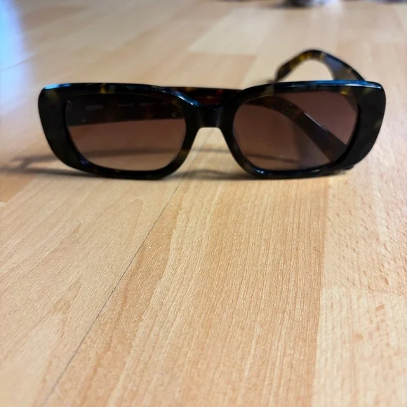 Quay Australia Karma Tortoise Shell Rectangle Sunglasses - Brown Gradient Lenses - Picture 6 of 13